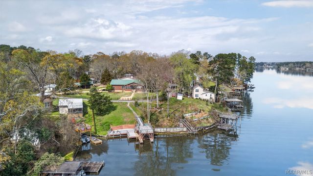 813 Lake Region Circle, Wetumpka, AL 36092