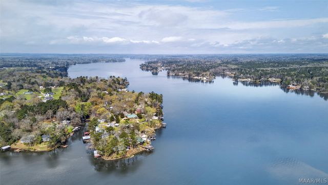 813 Lake Region Circle, Wetumpka, AL 36092