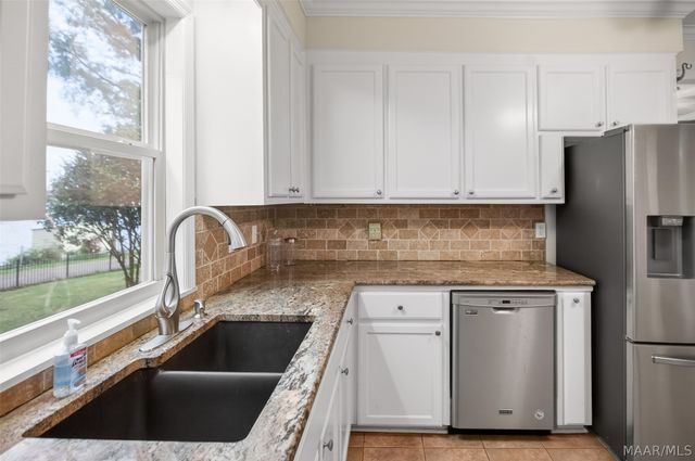 813 Lake Region Circle, Wetumpka, AL 36092