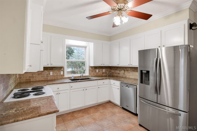 813 Lake Region Circle, Wetumpka, AL 36092