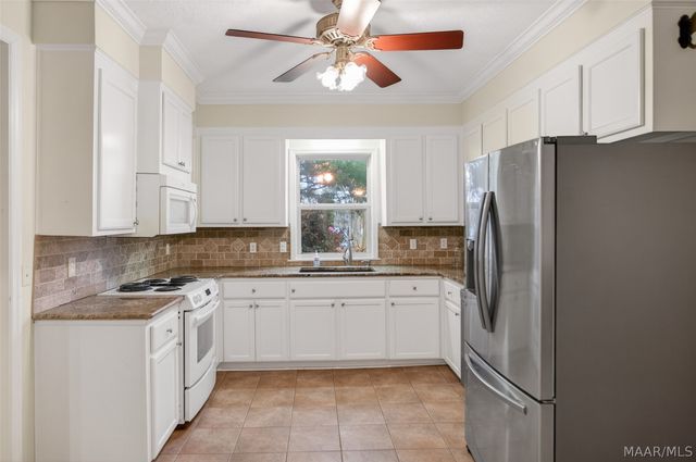 813 Lake Region Circle, Wetumpka, AL 36092