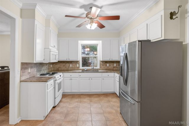 813 Lake Region Circle, Wetumpka, AL 36092