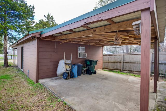 813 Lake Region Circle, Wetumpka, AL 36092