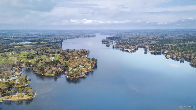 813 Lake Region Circle, Wetumpka, AL 36092