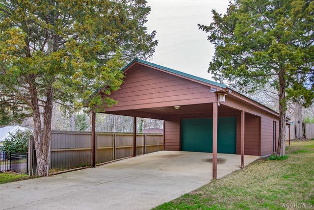 813 Lake Region Circle, Wetumpka, AL 36092