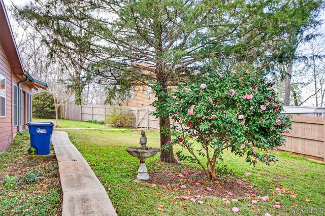 813 Lake Region Circle, Wetumpka, AL 36092