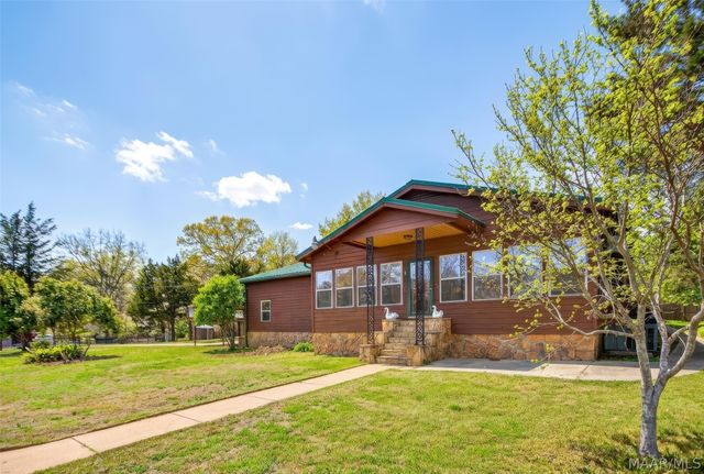 813 Lake Region Circle, Wetumpka, AL 36092