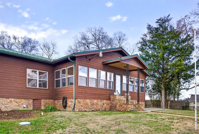 813 Lake Region Circle, Wetumpka, AL 36092