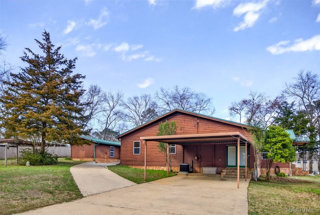 813 Lake Region Circle, Wetumpka, AL 36092