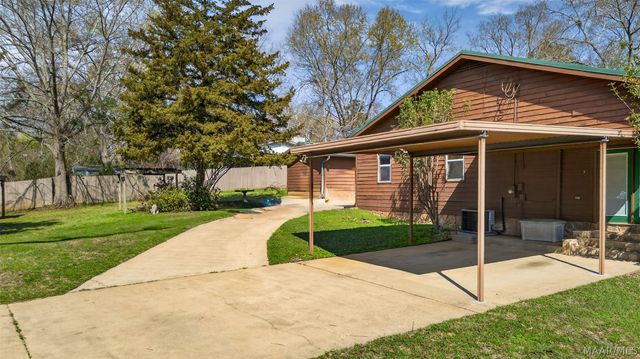 813 Lake Region Circle, Wetumpka, AL 36092