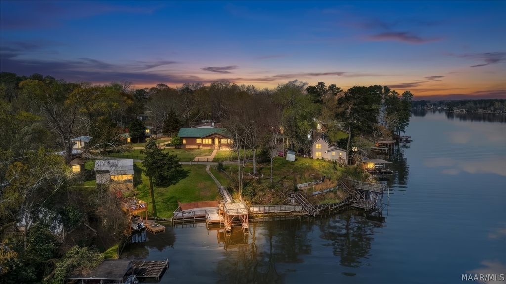 813 Lake Region Circle, Wetumpka, AL 36092