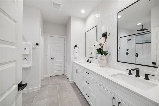 811 Thornton Road A, Houston, TX 77018