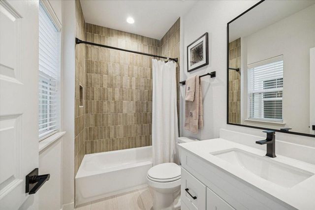 811 Thornton Road A, Houston, TX 77018