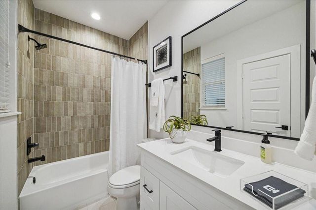 811 Thornton Road A, Houston, TX 77018