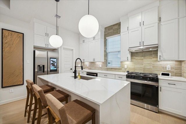 811 Thornton Road A, Houston, TX 77018
