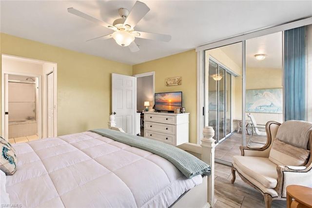367 Dover PL 1002, Naples, FL 34104