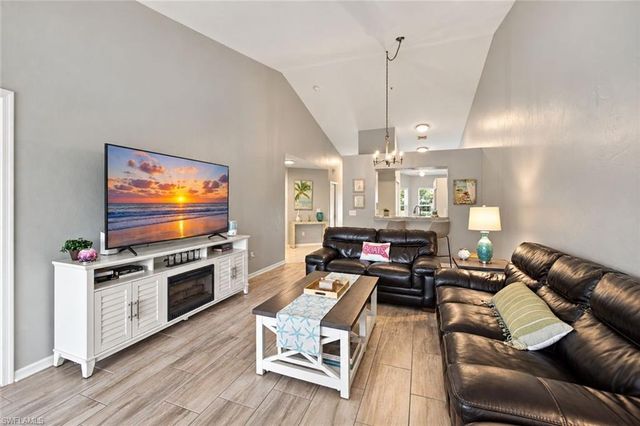 367 Dover PL 1002, Naples, FL 34104