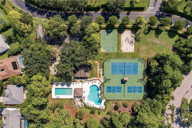367 Dover PL 1002, Naples, FL 34104