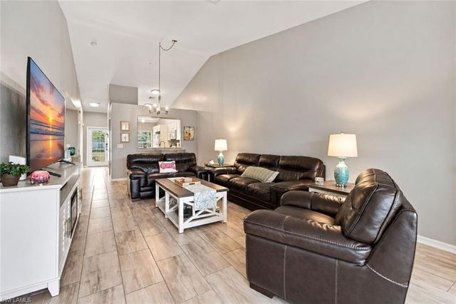 367 Dover PL 1002, Naples, FL 34104
