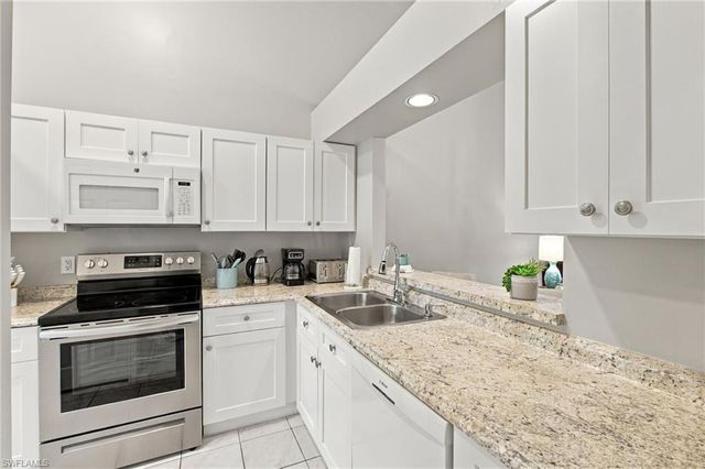 367 Dover PL 1002, Naples, FL 34104