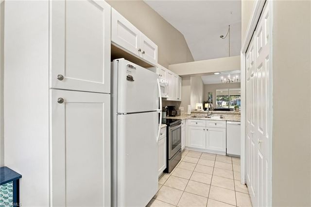 367 Dover PL 1002, Naples, FL 34104