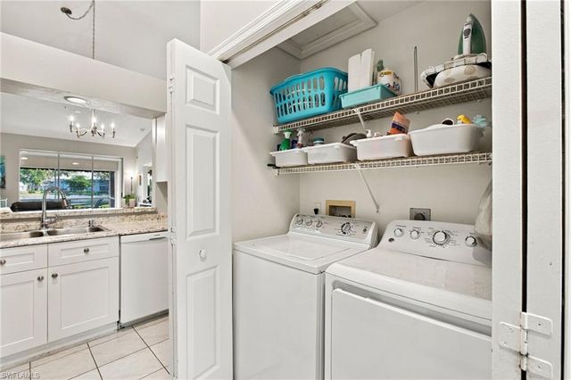 367 Dover PL 1002, Naples, FL 34104