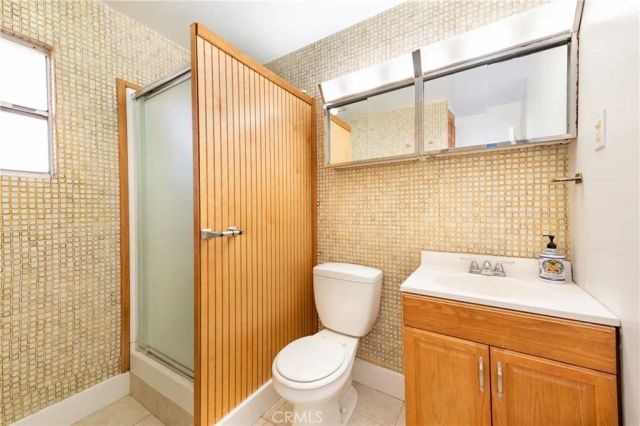3757 York, Los Angeles, CA 90065