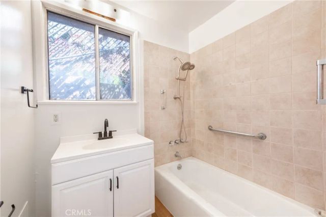 3757 York, Los Angeles, CA 90065