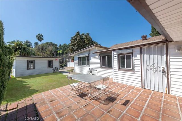 3757 York, Los Angeles, CA 90065