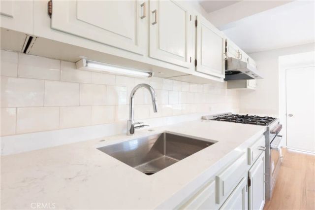 3757 York, Los Angeles, CA 90065