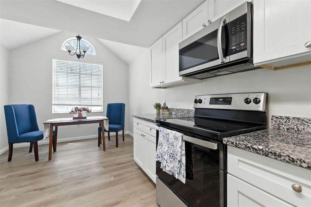 Image 6 of property listing at 3614 PINE KNOT DRIVE 3614, Valrico, FL 33596