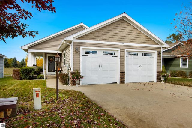 2129 Chrystal Ridge Drive, Traverse City, MI 49686