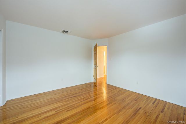 98 Union Place, Lynbrook, NY 11563