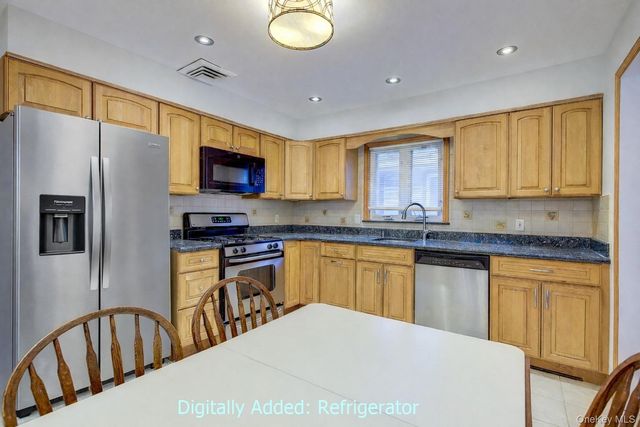 98 Union Place, Lynbrook, NY 11563