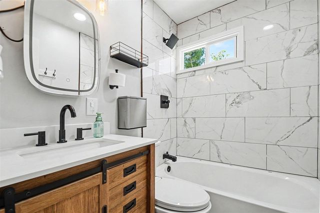 2420 Eastfield Drive, Niles, MI 49120
