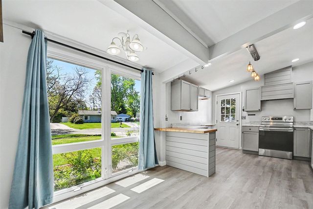 2420 Eastfield Drive, Niles, MI 49120