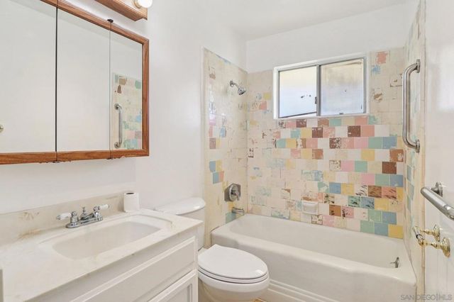 8727 Cottonwood Ave, Santee, CA 92071