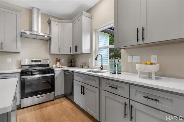 211 Fee Fee Road, Maryland Heights, MO 63043