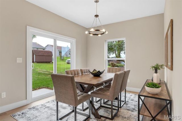 211 Fee Fee Road, Maryland Heights, MO 63043