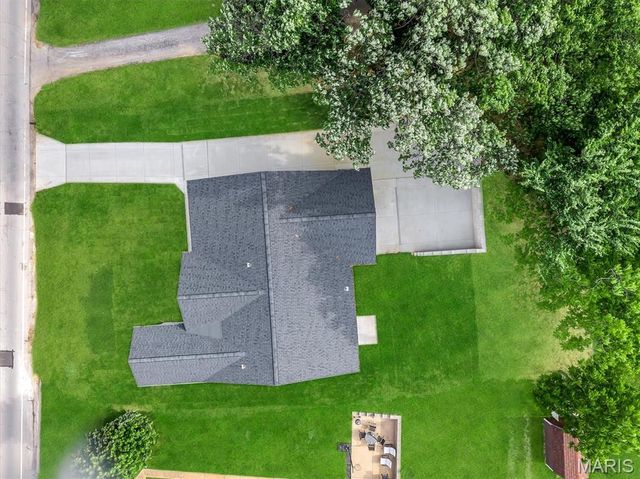 211 Fee Fee Road, Maryland Heights, MO 63043
