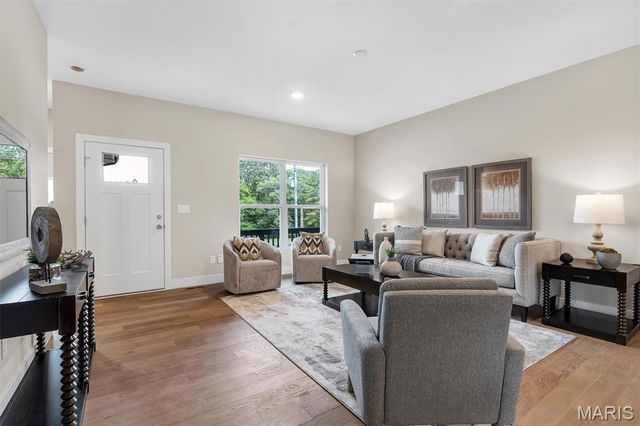 211 Fee Fee Road, Maryland Heights, MO 63043