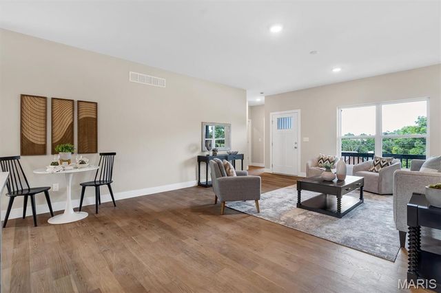 211 Fee Fee Road, Maryland Heights, MO 63043