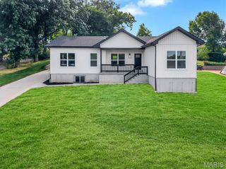 211 Fee Fee Road, Maryland Heights, MO 63043