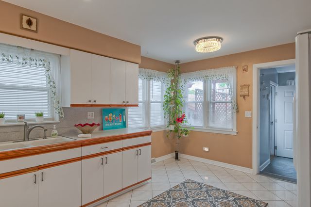 4824 N Natchez Avenue, Chicago, IL 60656