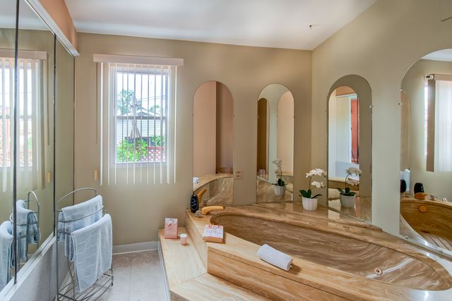 4824 N Natchez Avenue, Chicago, IL 60656