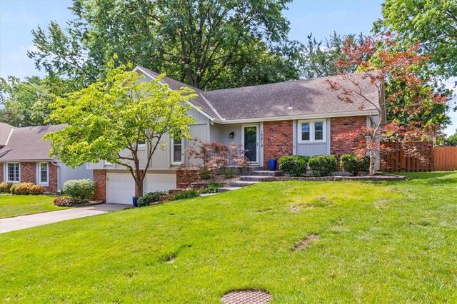 10819 W 102nd Street, Overland Park, KS 66214
