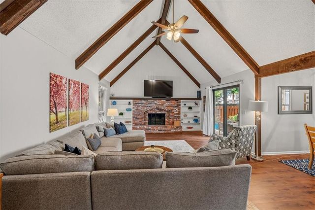 10819 W 102nd Street, Overland Park, KS 66214
