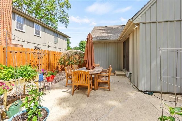 10819 W 102nd Street, Overland Park, KS 66214