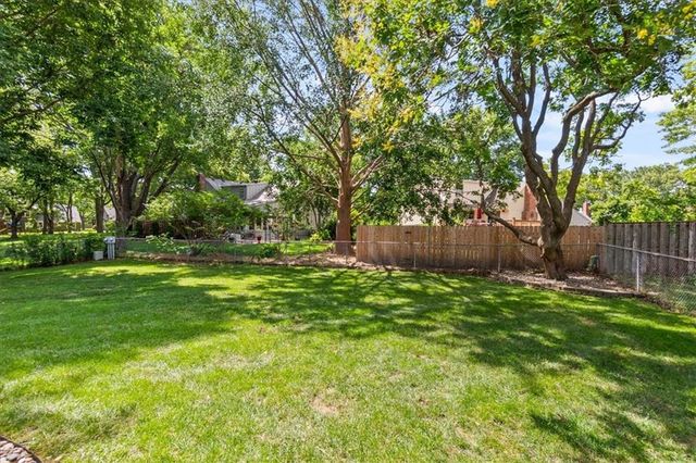 10819 W 102nd Street, Overland Park, KS 66214