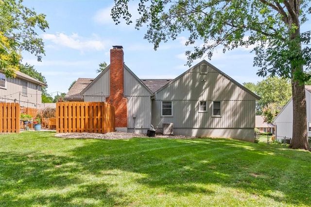 10819 W 102nd Street, Overland Park, KS 66214